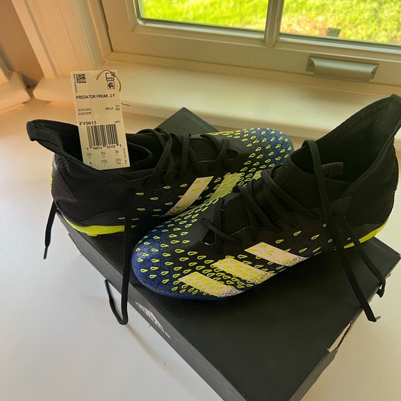 Brand new in the box with tags! Adidas predator freak .3FG J size 4 youth cleats - Picture 2 of 9